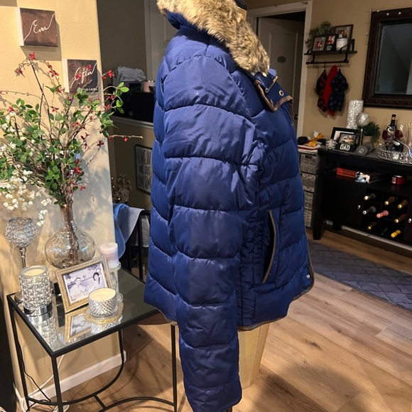 Old Navy Blue Puffer Jacket with Faux Fur Collar Sz M NWT - Picture 3 of 7